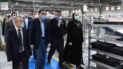 رئيس الوزراء يواصل جولاته التفقدية لعدد من مواقع العمل والإنتاج