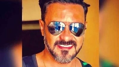 شاهد.. محمد رجب في أحدث ظهور له على شاطىء البحر