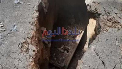 هبوط أرضي يتسبب في انقلاب سيارة نقل بكفر الزيات