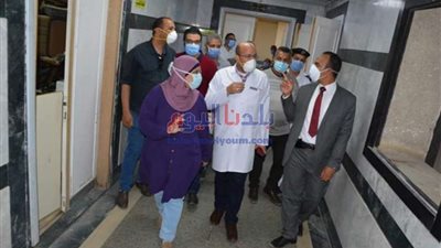 نائب محافظ المنيا يشدد على التزام الأطقم الطبية بالإجراءات الوقائية