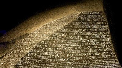 مؤلف موسوعة رشيد: قلعتي قايتباي ورشيد تم إنجازهما في عصر الملك رمسيس الثالث