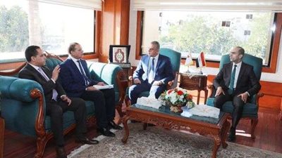 محافظ سوهاج يلتقي اللجنة التنفيذية للمبادرة الوطنية للمشروعات الخضراء الذكية