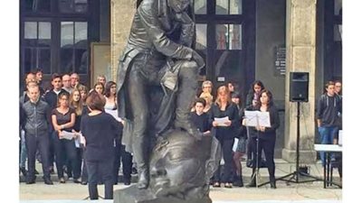 أغضبت المصريين.. قصة تمثال شامبليون في باريس الذي أهان الفراعنة