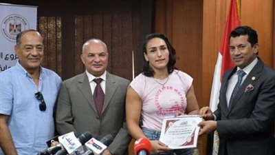 وزير الرياضة يكرم سمر حمزة ومحمد طارق لحصولهما على ميداليات عالمية