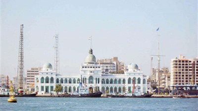 هيئة قناة السويس تستعد لتنفيذ أسطول ضخم من سفن الصيد للعمل فى البحيرات