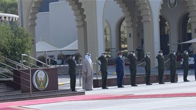 وزير الدفاع يعود لأرض الوطن عقب انتهاء زيارته الرسمية لدولة الإمارات العربية المتحدة
