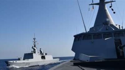 القوات البحرية المصرية والفرنسية تنفذان تدريباً بحرياً عابراً بنطاق الأسطول الشمالى