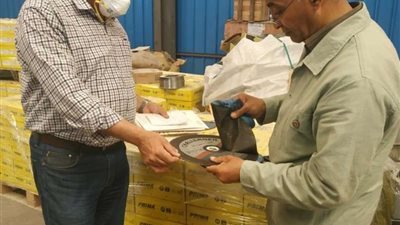 ضبط مصنع غير مرخص لإنتاج الكمامات والمستلزمات الطبية