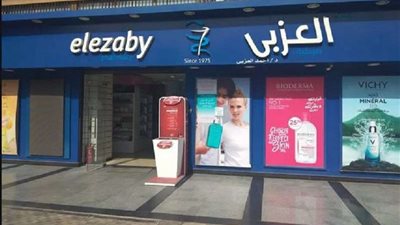 إمبراطور صيدليات العزبي يكشف حقيقة القبض عليه لـ هروبه من 500 سنة سجن.. فيديو