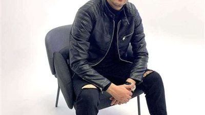 المطرب الشعبي عنبه يشارك متابعيه صورة بالحرم المكي