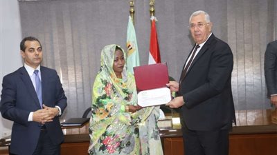 وزير الزراعة يسلم المبعوثين من 23 دولة إفريقية وأسيوية شهادات اتمام البرامج التدريبية