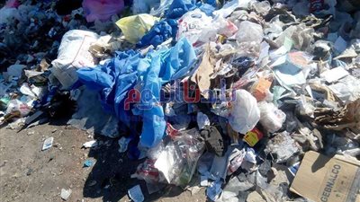 العثور على بدل وقائية وكمامات مستخدمة أمام مستشفى المبرة بالمحلة