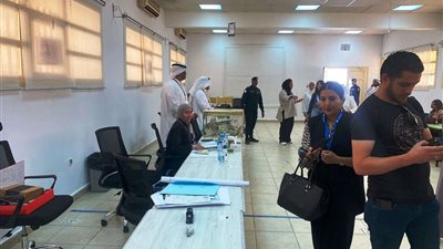 حضور لافت للعنصر النسائي بانتخابات مجلس الأمة بالكويت.. صور