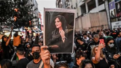 بعد 12 يوم من الاحتجاجات العارمة..   الرئيس الإيراني يعيد النظر في قضية الحجاب