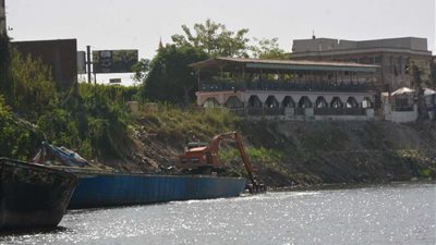 الغربية تنفذ أكبر حملة تنظيف لفرع النيل بكفر الزيات