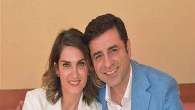 التحرش بزوجة سياسي تركي معارض من قبل عضو  بـ