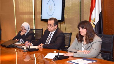 ‏وزيرة الهجرة: المصريين في الخارج عيلتي الكبيرة.. وأسعي لتلبية احتياجاتهم.. فيديو