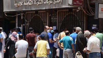 بالصور.. ازدحام شديد أمام صيدلية الإسعاف برمسيس للحصول على بروتوكول الصحة