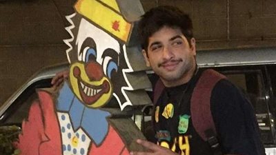 بعد تحوله جنسيا.. ابن هشام سليم يفاجئ متابيعه مع شقيقتيه (صور)