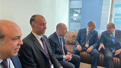 وزير الطيران يلتقى وزير المواصلات القطري لتعزيز التعاون المشترك