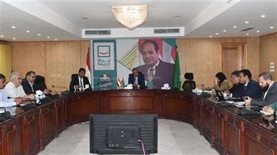 محافظ الفيوم يترأس اجتماع مجلس أمناء المستشفى العام