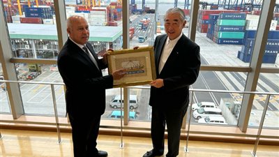 كامل الوزير يزور ميناء طوكيو البحري