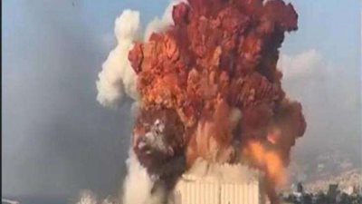 انفجار في خزانات للوقود في بلدة مزبود بلبنان