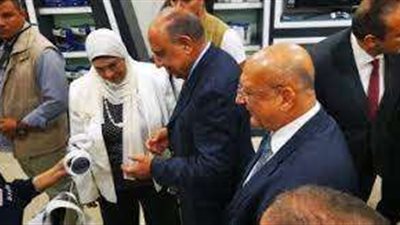 وزير قطاع الأعمال العام يشهد افتتاح فرع شركة 