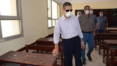 محافظ الغربية يتابع استعدادات مدارس 