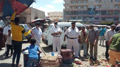 رئيس مدينة مرسى مطروح: تحرير 21 مخالفة إشغال طريق ونظافة والتحفظ على 123 حالة مخالفة