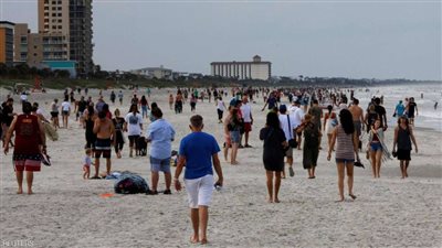 بالفيديو.. محافظ الإسكندرية يقود حملة لإخلاء الشواطئ