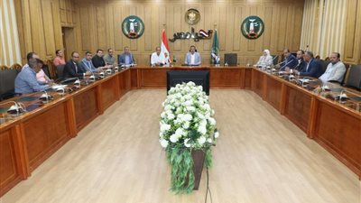 محافظ المنوفية يلتقى بمستثمري المنطقة الرابعة بقويسنا