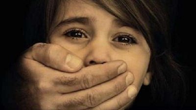 طالب يعتدي على طفلة جنسيا  بالمنوفية .. تفاصيل