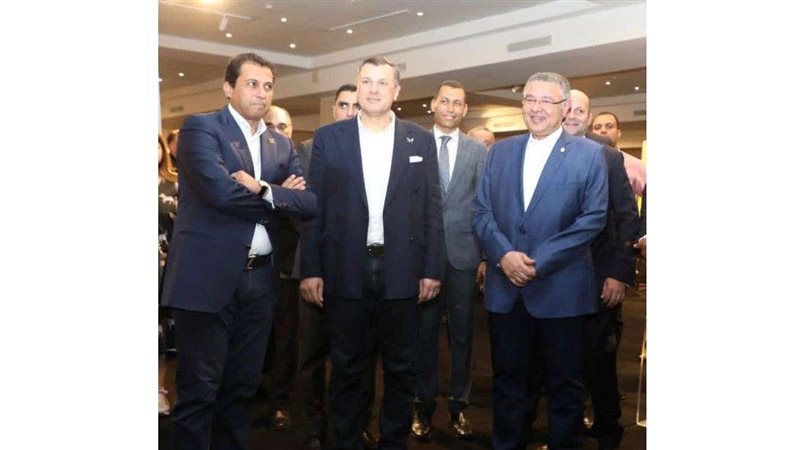 وزير السياحة يزور