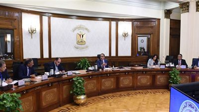 رئيس الوزراء يلتقي رؤساء الغرف الصناعية لإعداد استراتيجية النهوض بالصناعة