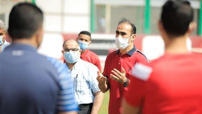 سيد عبدالحفيظ يجتمع بموظفي وعمال فريق الكرة