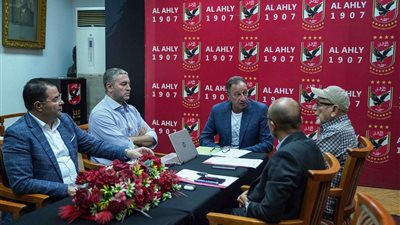 اتفاق بين الخطيب وشركة الكرة بالأهلي على آلية العمل والملفات الجديدة