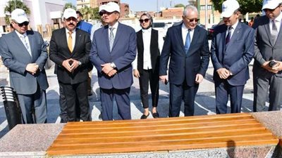وزير التنمية المحلية ومحافظ أسوان يتفقدان مشروع ممشى أهل مصر