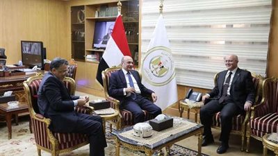 وزير العدل يستقبل نظيره المغربي لتعزيز التعاون القضائي الثنائي بين الجانبين