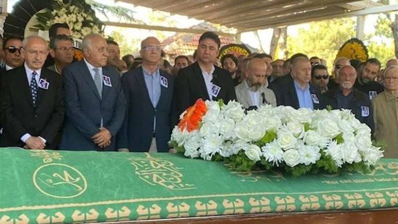 جنازة المغني التركي