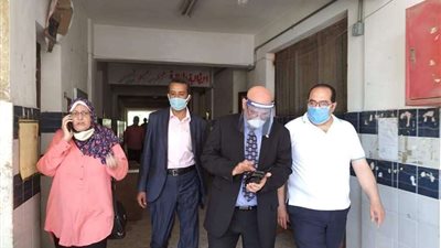 نائب عين شمس يتابع تعقيم وتجهيز لجان الثانوية العامة