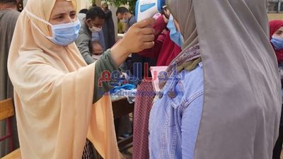 صحة المنوفية تؤمن طلاب الثانوية ببوابات تعقيم وأجهزة قياس حرارة