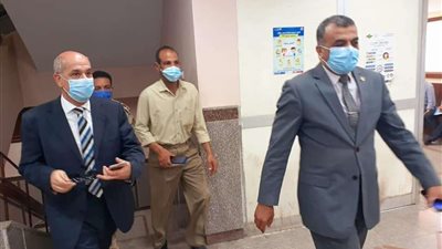 سكرتير عام سوهاج يتفقد غرفة متابعة امتحانات الثانوية العامة