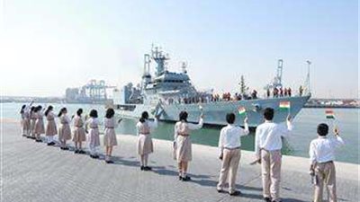 3 سفن تدريب حربية في ميناء الشويخ  تابعة للقوات البحرية الهندية