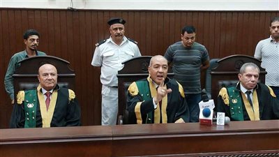 أنهيار وبكاء والدة المتهم بقتل طفلة البراجيل بعد تأييد حكم الإعدام عليه