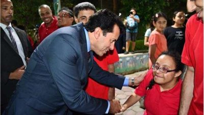 مشيدا بالمنشآت.. وزير الشباب يفتتح صالة جمباز نادي القاهرة