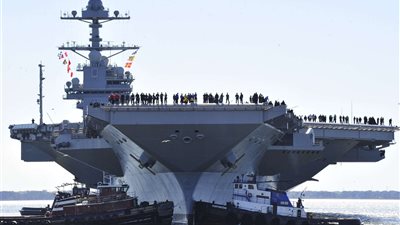 حاملة الطائرات جيرالد آر فورد تغادر من أكبر قاعدة بحرية في العالم