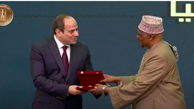 الرئيس السيسي يكرم مفتي جمهورية تنزانيا