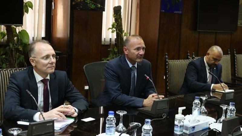 وزير الكهرباء والطاقة