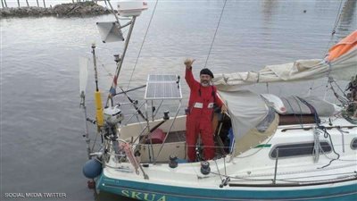 بحار يعبر المحيط الأطلسي بمركب صغير للقاء والديه